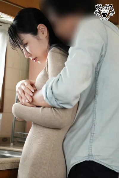 心は家族でも体は他人の微妙な関係―。過ちが起こらないはずがない義理の母親と二人だけの1週間 朝妃りお サンプル画像8