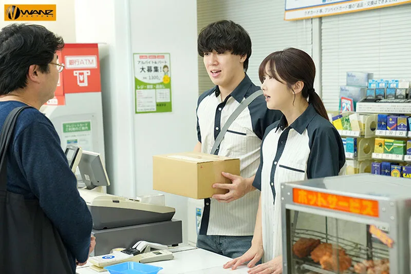 「こんな年上でいいの…？」女としての自信を失っていた美人妻は一途なバイト男子との不倫中出しに溺れた 大槻ひびき サンプル画像1