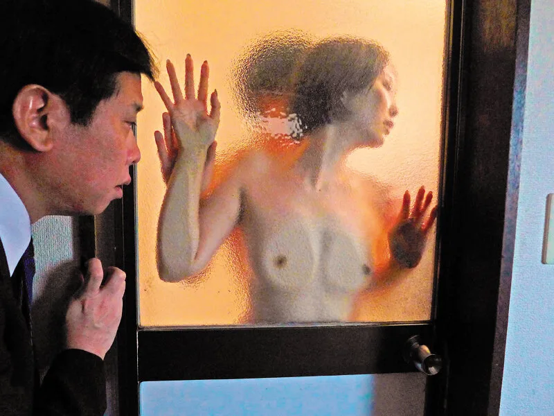 壁越しに聞こえる妻の不倫SEXよがり声に止まらない嫉妬勃起 那賀崎ゆきね サンプル画像2